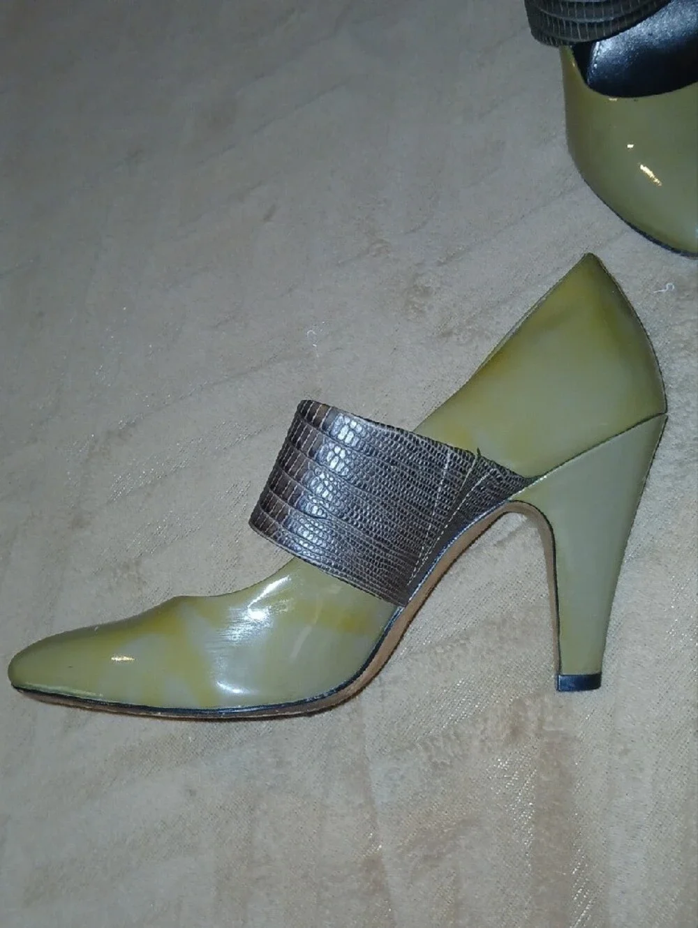 Womens Isola Olive Green Leather Pointed-Toe Heels with Croc Strap  Sz: 7